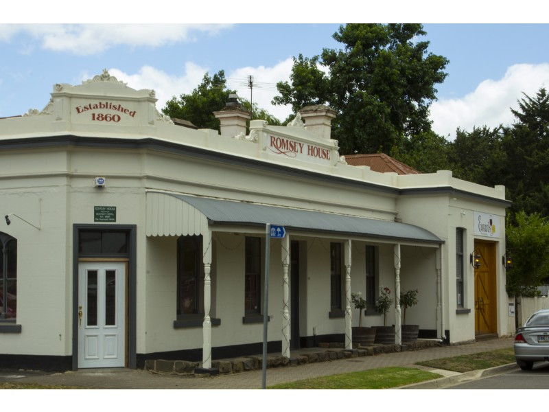 14 Lauder place, Romsey VIC 3434