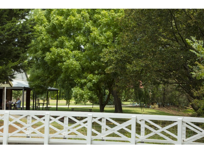 14 Lauder place, Romsey VIC 3434