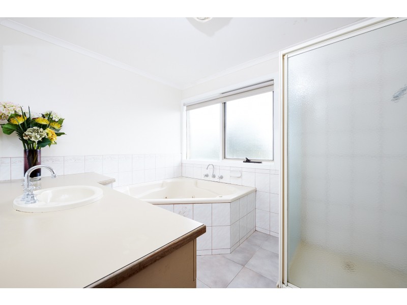 5 HIGHPOINT AVENUE, Mooroolbark VIC 3138
