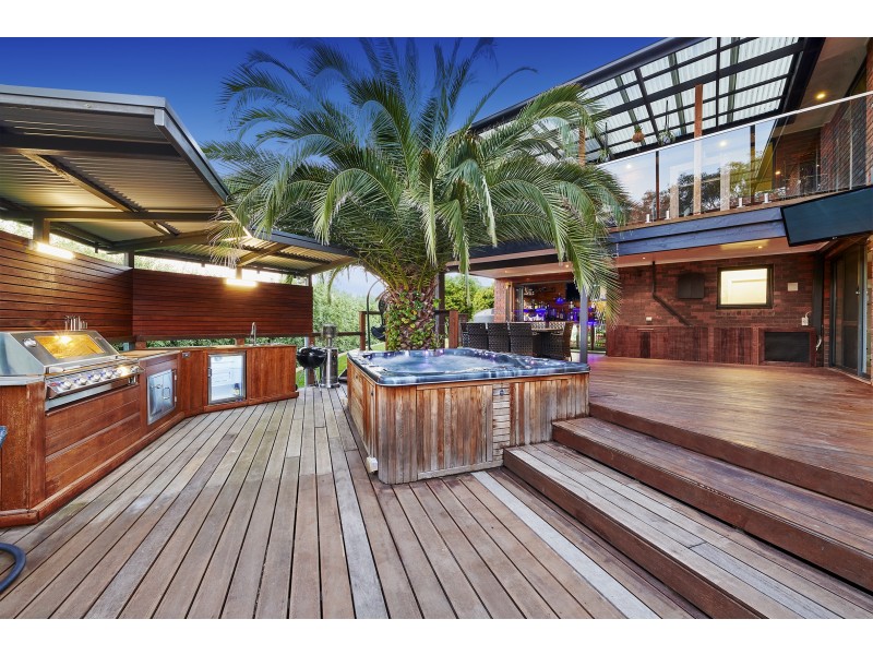 4 SPRINGSONG PASS, Chirnside Park VIC 3116