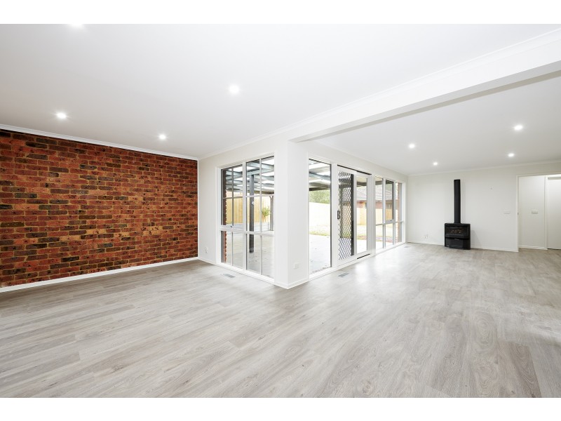 21 Shrubby Walk, Croydon South VIC 3136