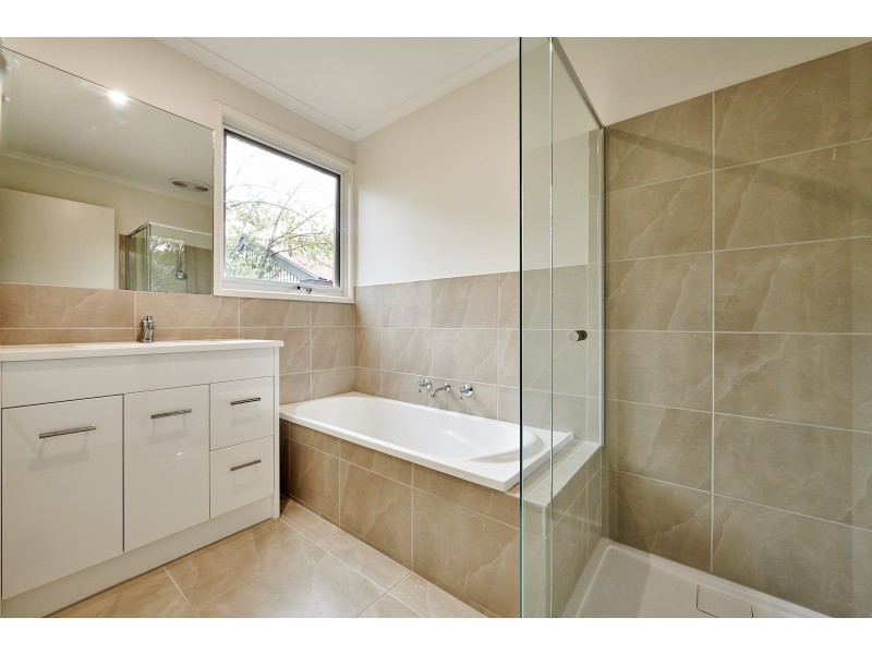 21 Shrubby Walk, Croydon South VIC 3136