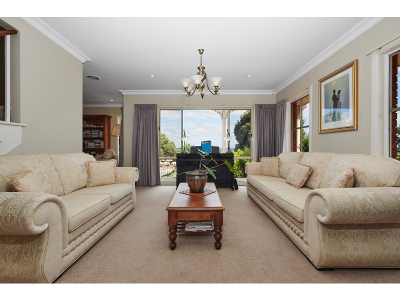 17 Timbertop Court, Mooroolbark VIC 3138