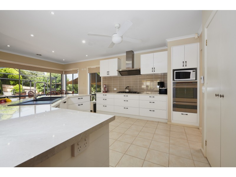 17 Timbertop Court, Mooroolbark VIC 3138