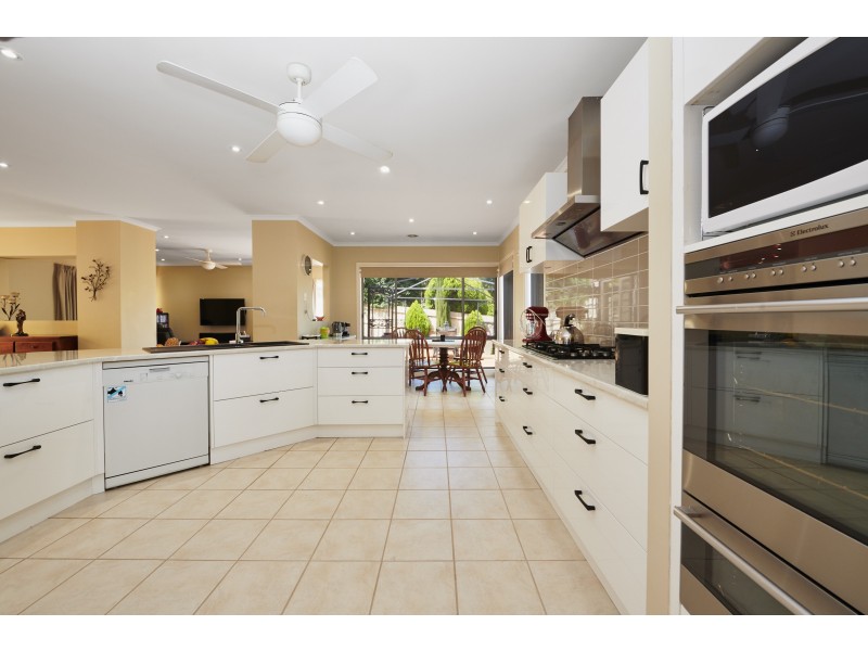 17 Timbertop Court, Mooroolbark VIC 3138