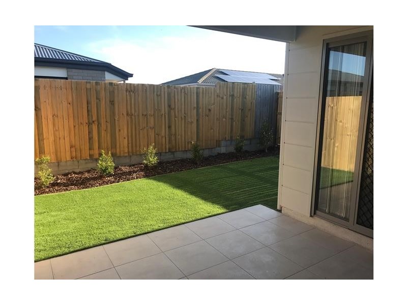 8 Hazelnut Court, Loganlea QLD 4131