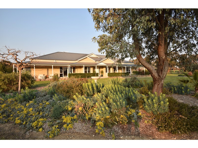 616 CARRARAGARMUNGEE ESTATE ROAD, Byawatha VIC 3678