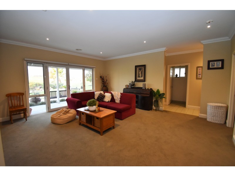 616 CARRARAGARMUNGEE ESTATE ROAD, Byawatha VIC 3678