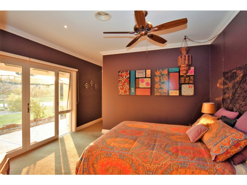 616 CARRARAGARMUNGEE ESTATE ROAD, Byawatha VIC 3678