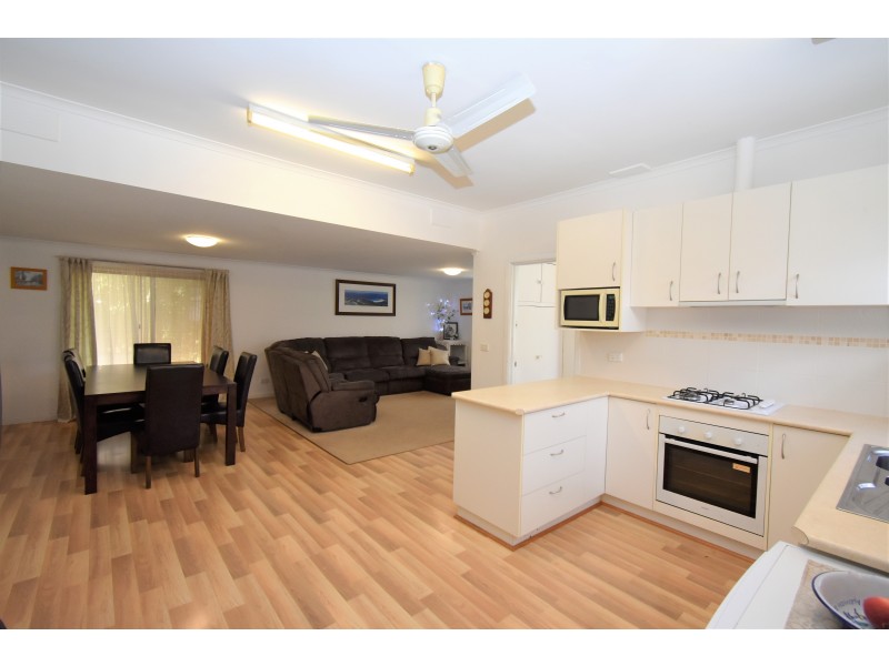 24 BATCHELOR CRESCENT, Wangaratta VIC 3677