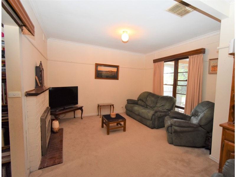 24 BATCHELOR CRESCENT, Wangaratta VIC 3677