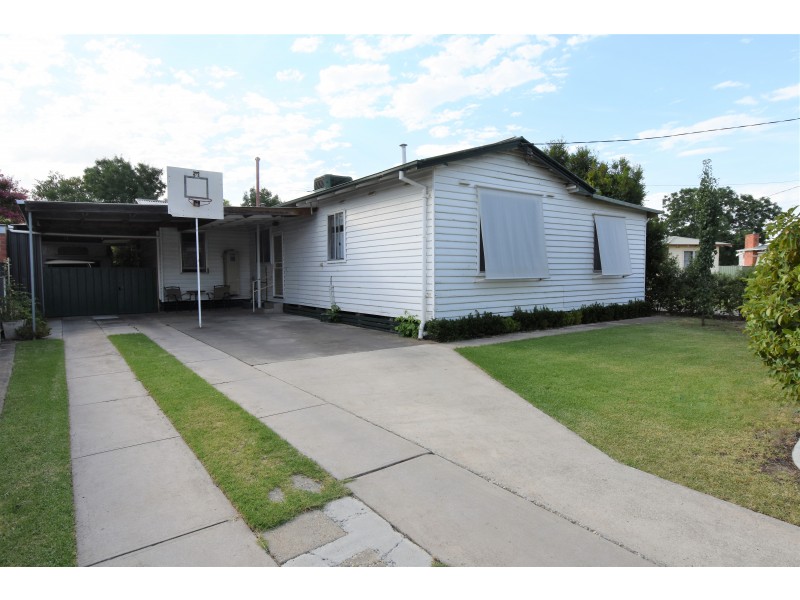 24 BATCHELOR CRESCENT, Wangaratta VIC 3677