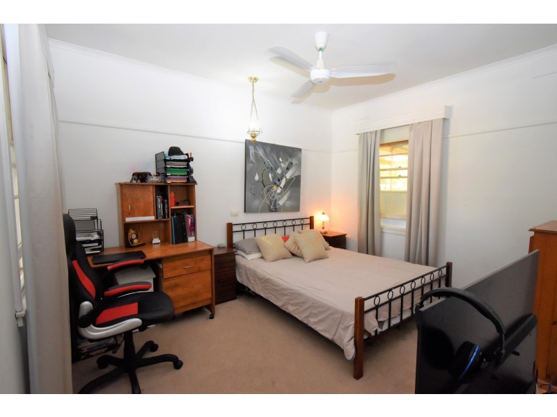 24 BATCHELOR CRESCENT, Wangaratta VIC 3677