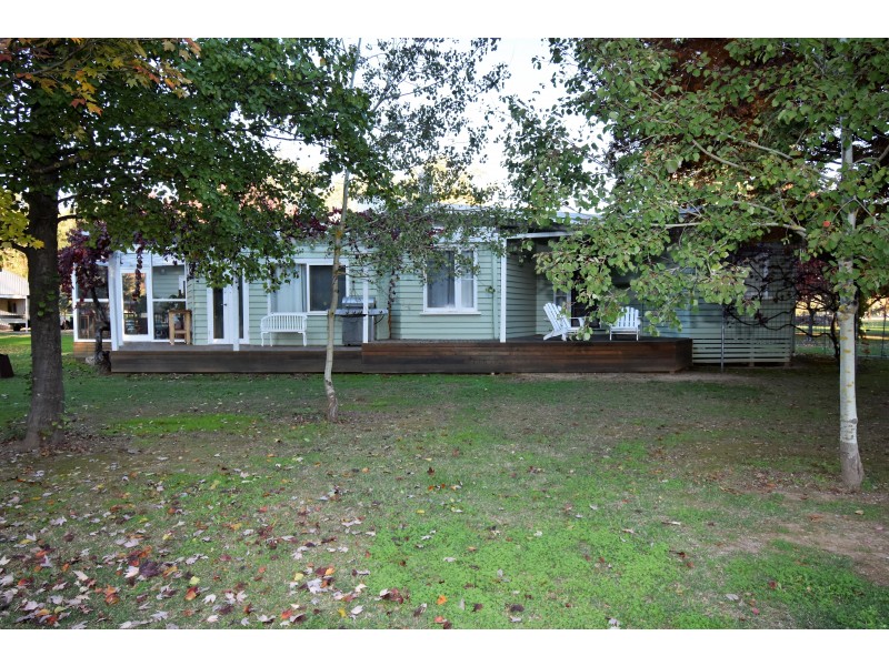 86 MARKWOOD-TARRAWINGEE ROAD, Markwood VIC 3678