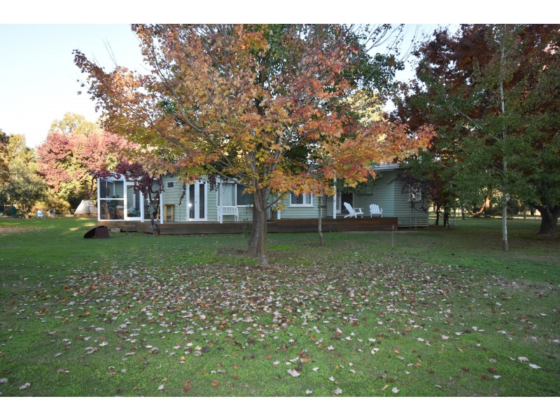 86 MARKWOOD-TARRAWINGEE ROAD, Markwood VIC 3678