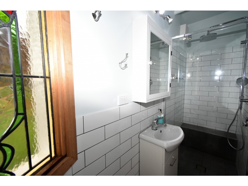 86 MARKWOOD-TARRAWINGEE ROAD, Markwood VIC 3678