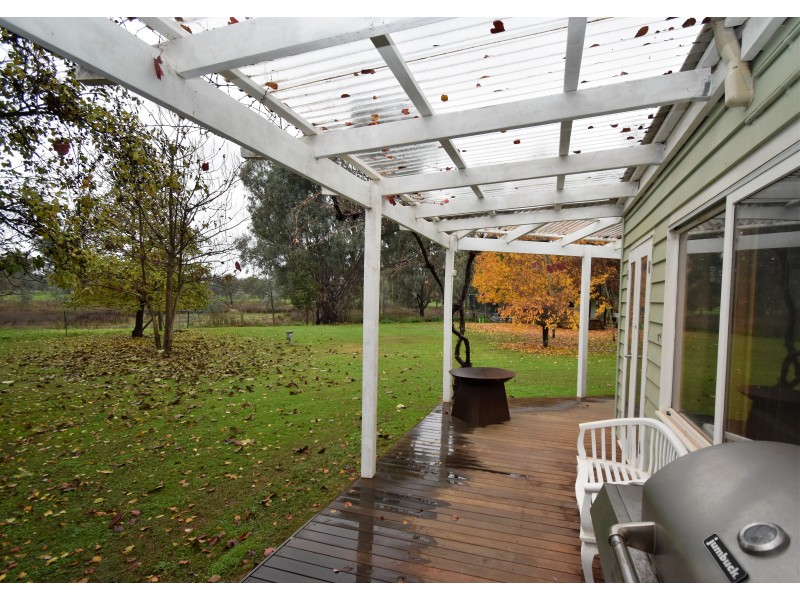 86 MARKWOOD-TARRAWINGEE ROAD, Markwood VIC 3678