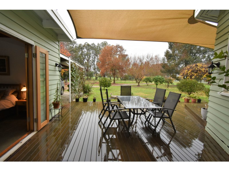 86 MARKWOOD-TARRAWINGEE ROAD, Markwood VIC 3678