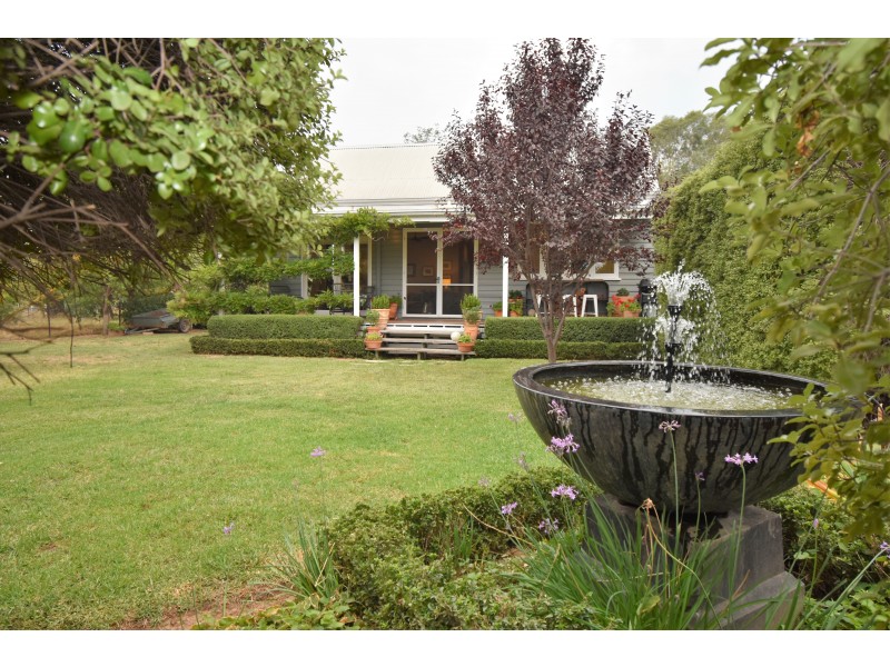 35 JONES STREET, Oxley VIC 3678