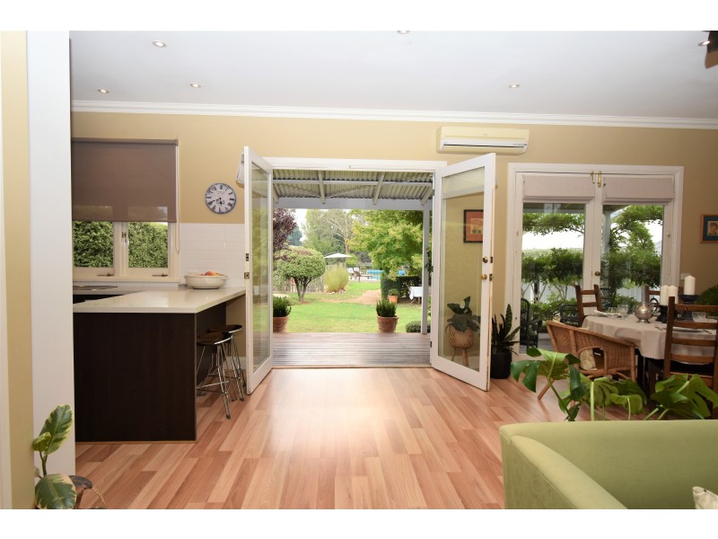 35 JONES STREET, Oxley VIC 3678