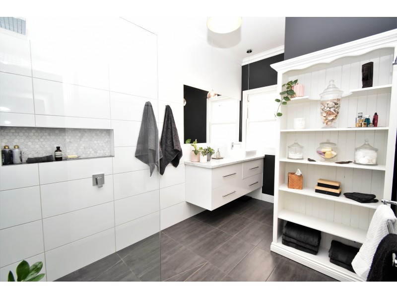 35 JONES STREET, Oxley VIC 3678