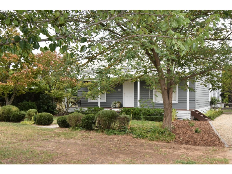 35 JONES STREET, Oxley VIC 3678