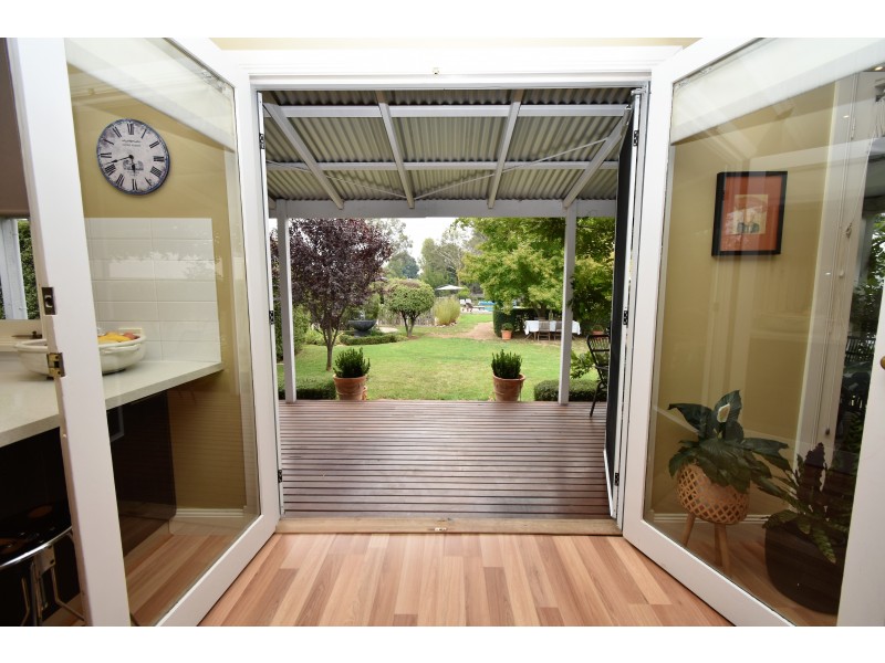 35 JONES STREET, Oxley VIC 3678