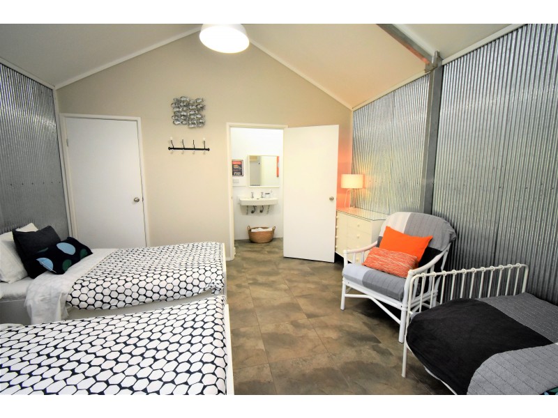 35 JONES STREET, Oxley VIC 3678