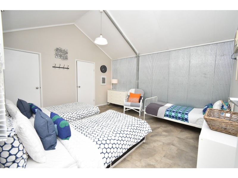 35 JONES STREET, Oxley VIC 3678