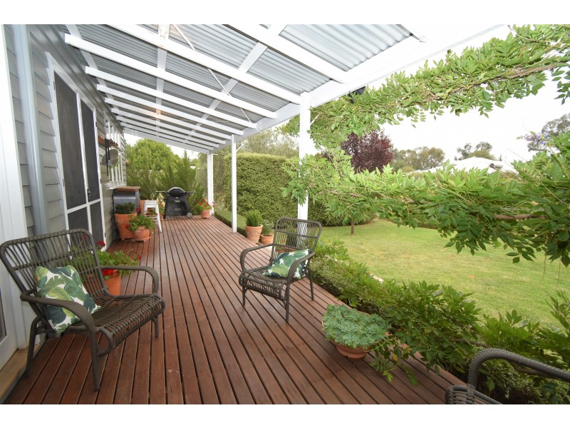 35 JONES STREET, Oxley VIC 3678