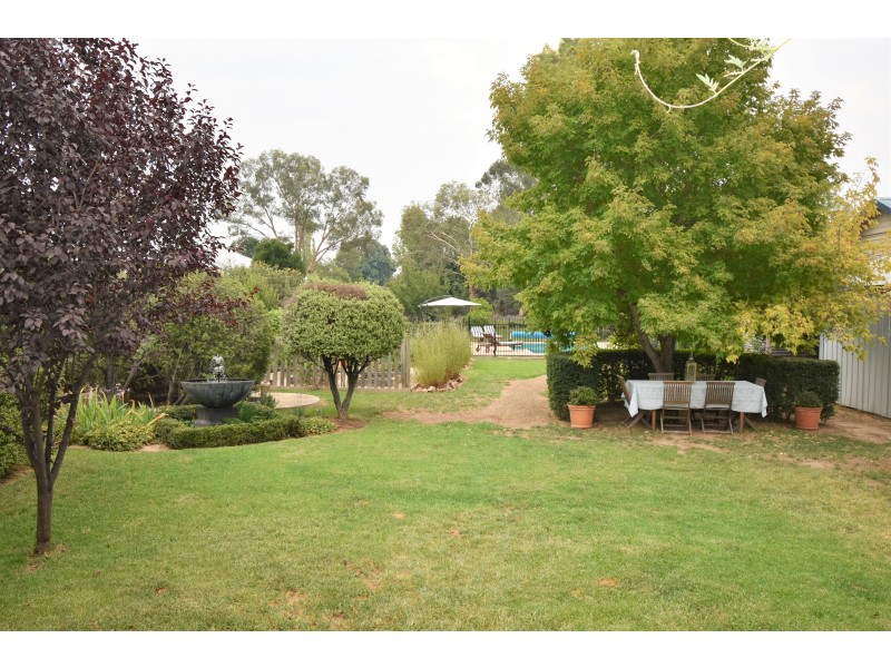 35 JONES STREET, Oxley VIC 3678