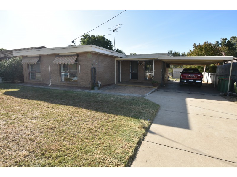 33 NICKLESS STREET, Chiltern VIC 3683