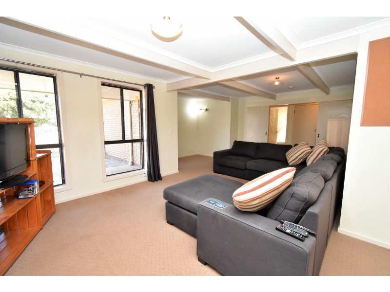 33 NICKLESS STREET, Chiltern VIC 3683