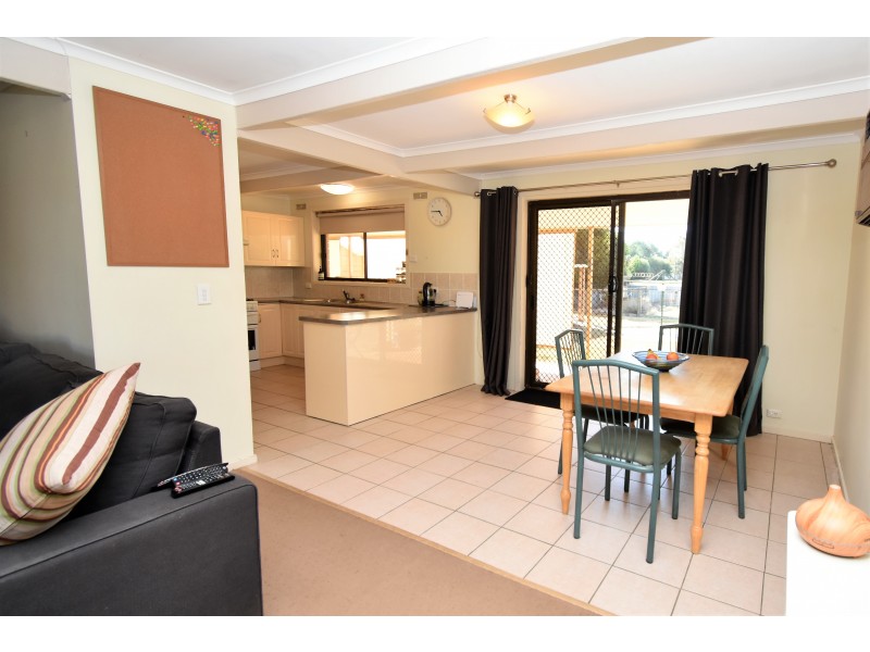 33 NICKLESS STREET, Chiltern VIC 3683