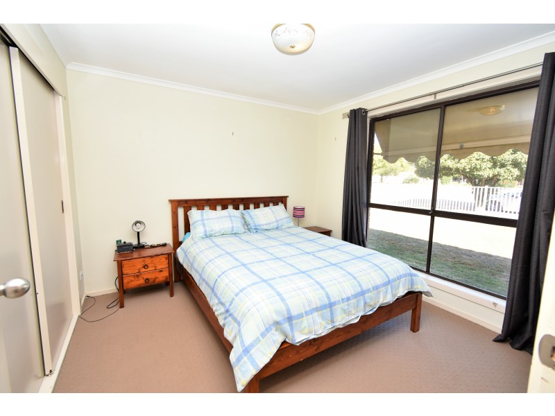 33 NICKLESS STREET, Chiltern VIC 3683