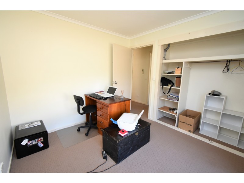 33 NICKLESS STREET, Chiltern VIC 3683