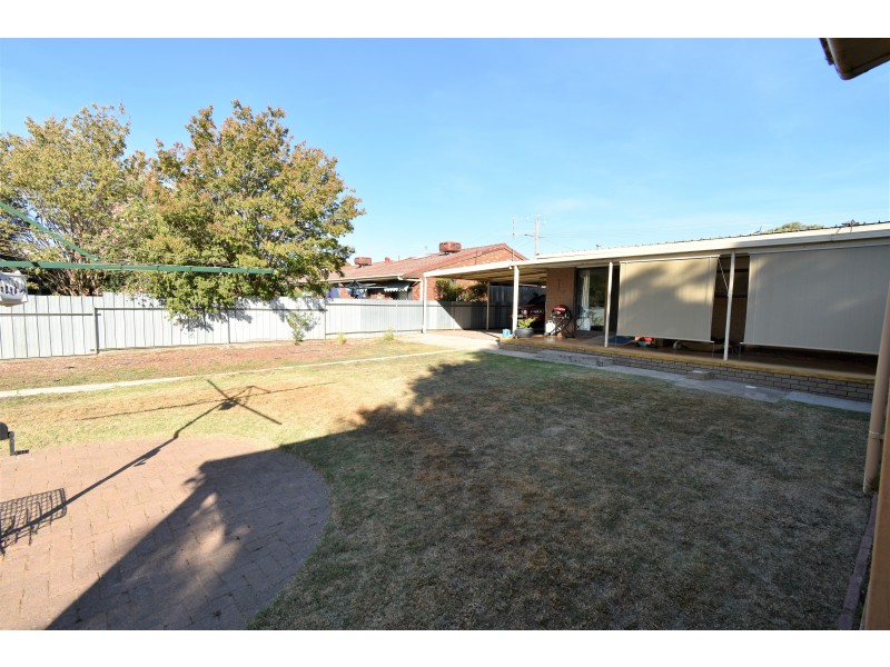 33 NICKLESS STREET, Chiltern VIC 3683