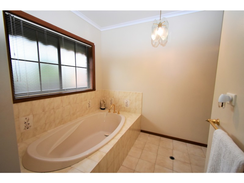 43 HULME DRIVE, Wangaratta VIC 3677