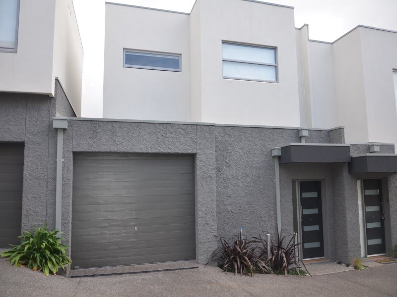 7/24 Laurence Avenue, Airport West VIC 3042