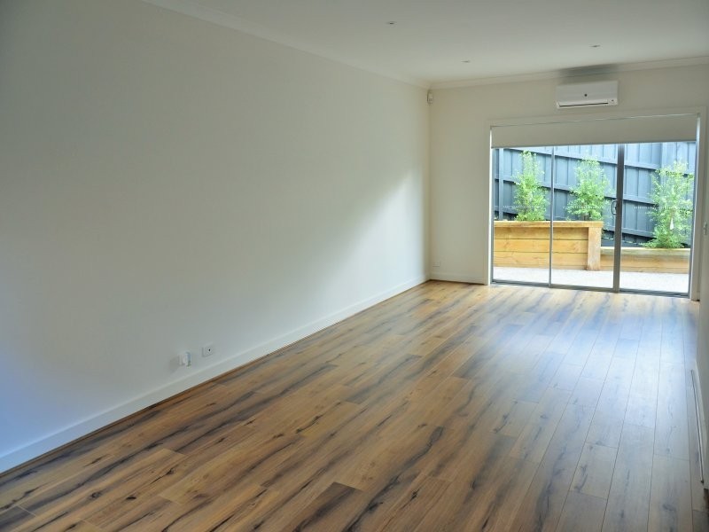 7/24 Laurence Avenue, Airport West VIC 3042