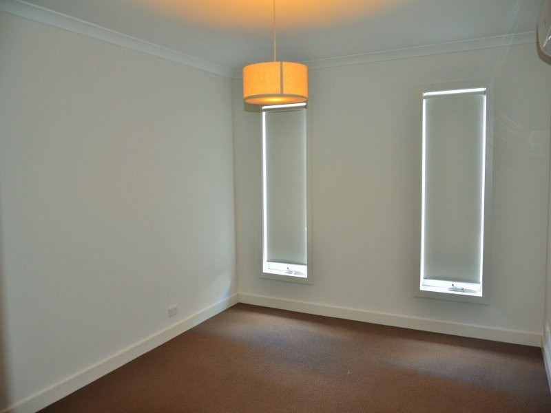 7/24 Laurence Avenue, Airport West VIC 3042