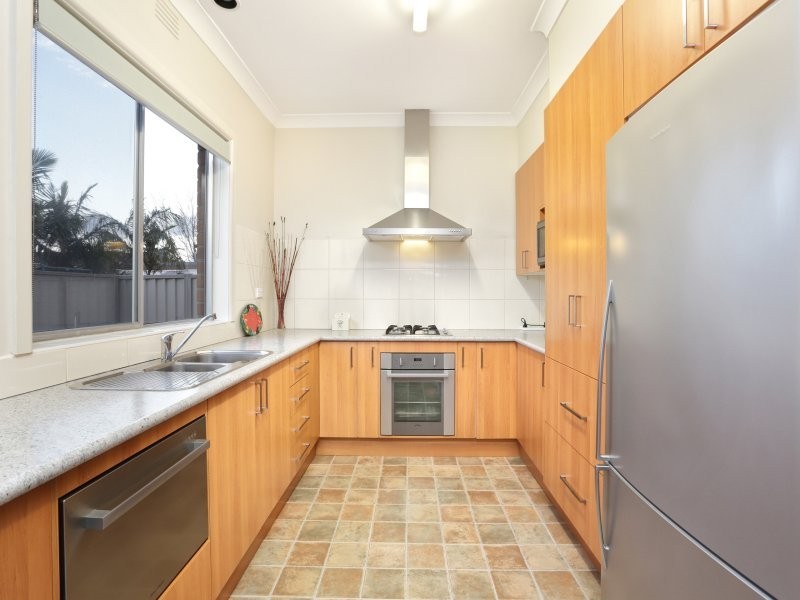 9 Kernan Street, Strathmore VIC 3041