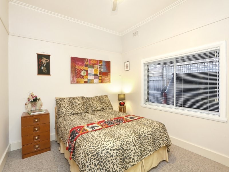 9 Kernan Street, Strathmore VIC 3041