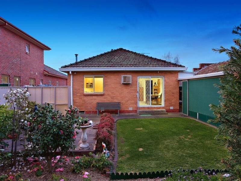 9 Kernan Street, Strathmore VIC 3041