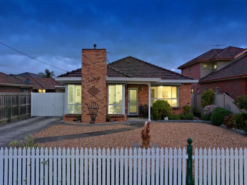 9 Kernan Street, Strathmore VIC 3041