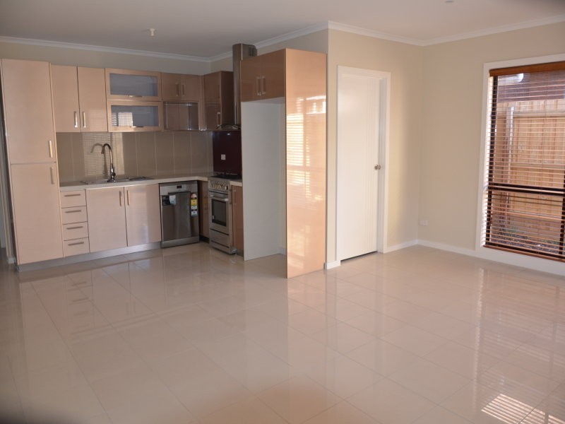 2/125 Princes Highway, Werribee VIC 3030