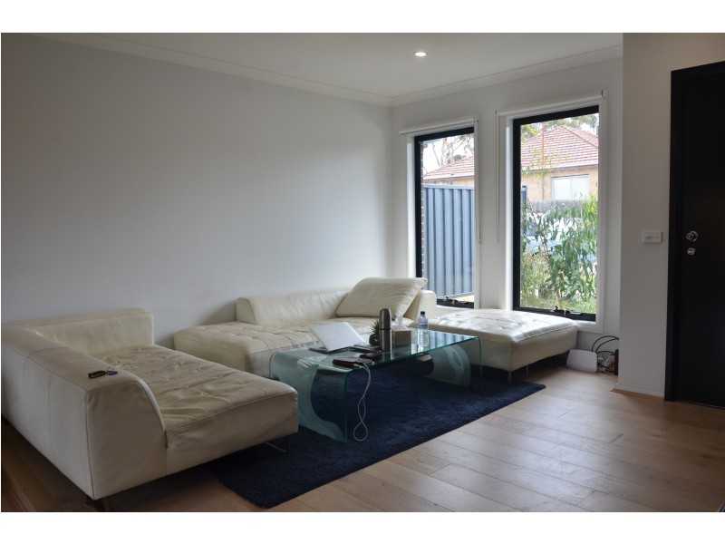 2/18 Matthews Street, Sunshine VIC 3020