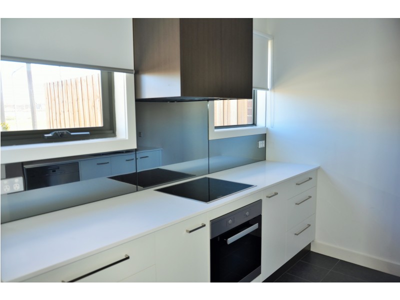 54 Lind St, Strathmore VIC 3041