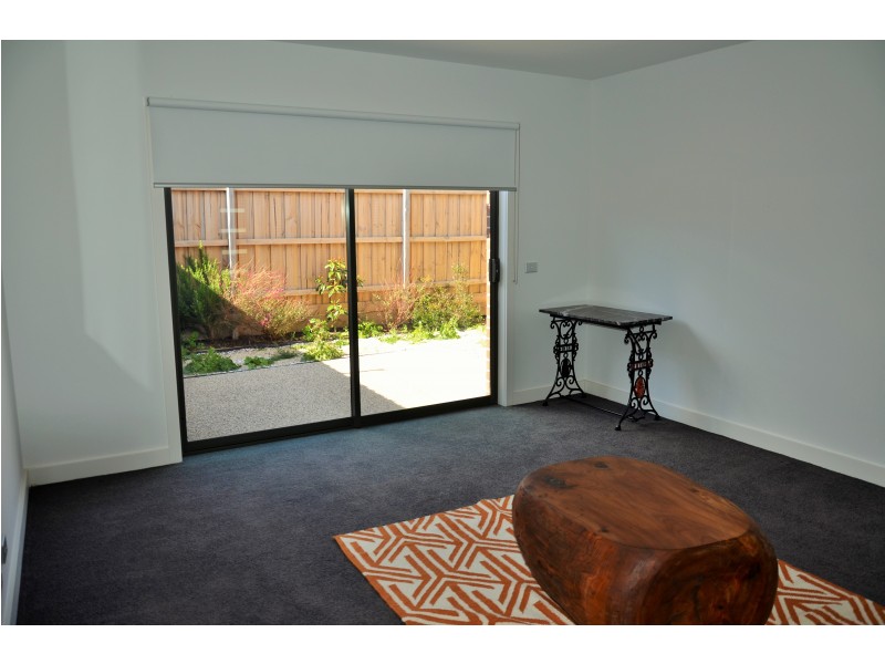 54 Lind St, Strathmore VIC 3041