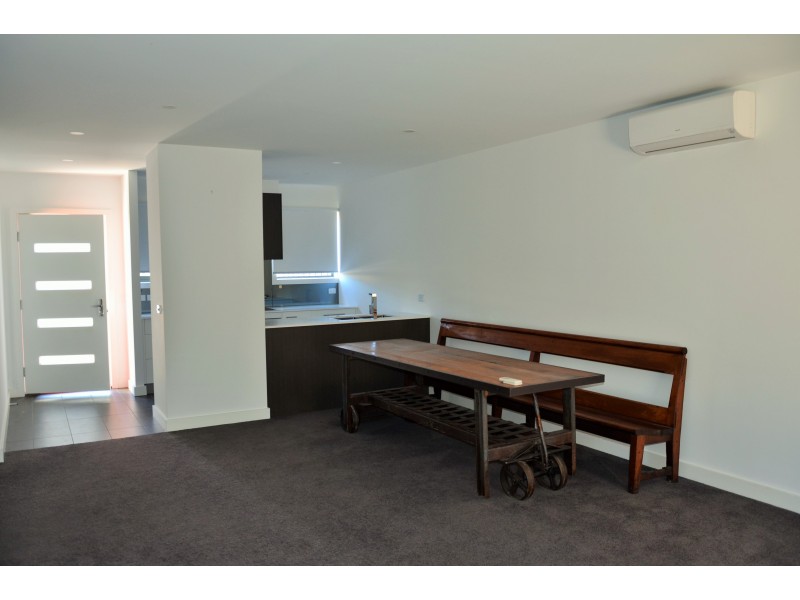 54 Lind St, Strathmore VIC 3041